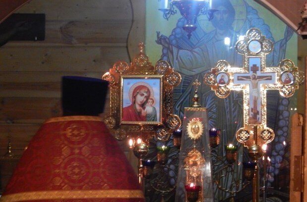 Хрести ікони запрестольні в Україні